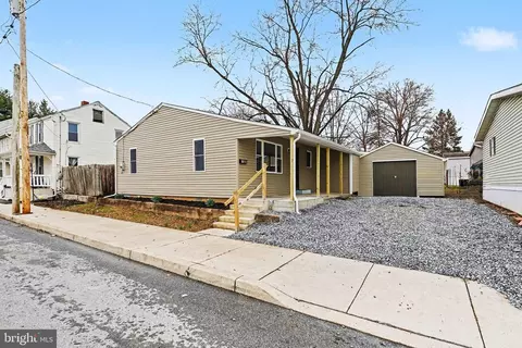 47 E High St, Middletown, PA 17057