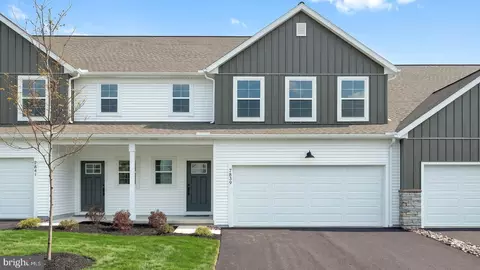 7839 Oak Brook Dr, Harrisburg, PA 17112