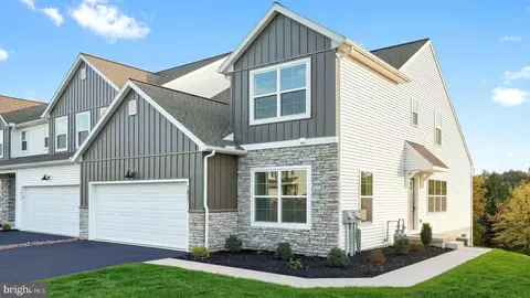 7837 Oak Brook Dr, Harrisburg, PA 17112