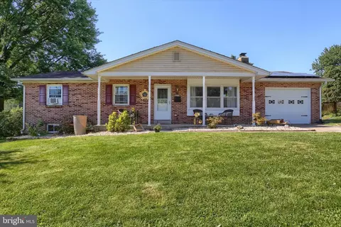 4621 Abbington Dr, Harrisburg, PA 17109