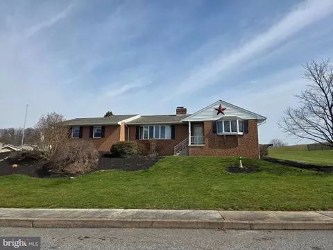24 Riverview Dr, Middletown, PA 17057