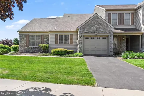 1928 Limestone Dr, Hummelstown, PA 17036
