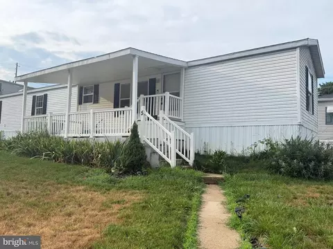 5 Sunrise Dr, Hershey, PA 17033