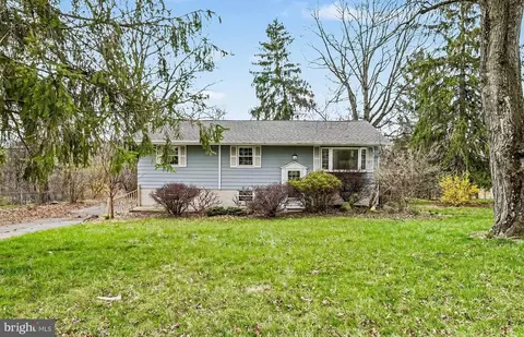 6085 Cherry Hill Rd, Harrisburg, PA 17111