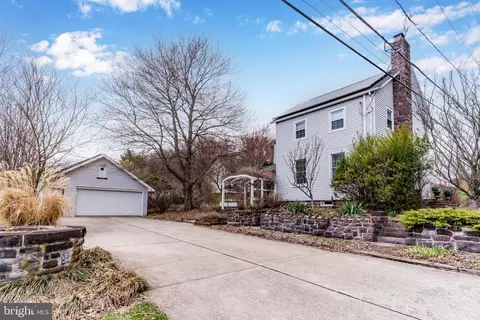 872 Waltonville Rd, Hummelstown, PA 17036
