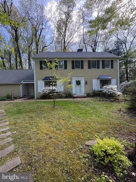 10 Dogwood Dr, Hershey, PA 17033