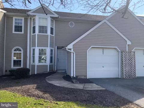 6284 Spring Knoll Dr, Harrisburg, PA 17111