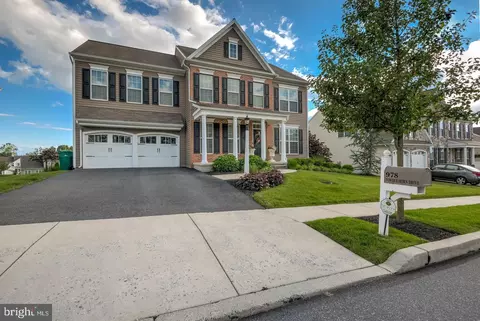 978 Powder Horn Dr, Hummelstown, PA 17036