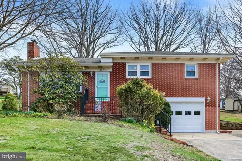 54 Grandview Rd, Hummelstown, PA 17036