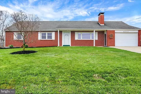 5824 Mayfair Dr, Harrisburg, PA 17112