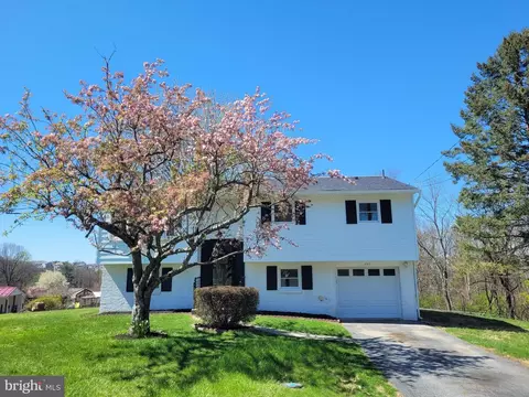 490 Sue Dr, Hummelstown, PA 17036