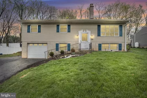 7169 Chambers Hill Rd, Harrisburg, PA 17111