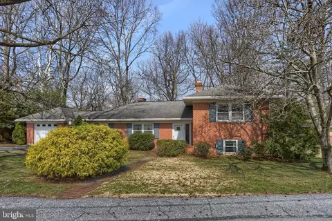 359 E Granada Ave, Hershey, PA 17033