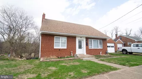 375 S 7th St, Harrisburg, PA 17113