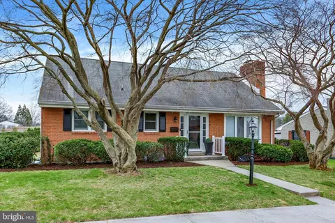 464 Cedar Ave, Hershey, PA 17033 photo 2
