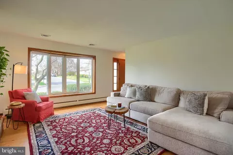 464 Cedar Ave, Hershey, PA 17033 photo 4