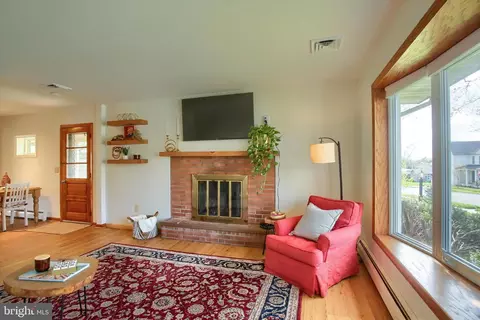 464 Cedar Ave, Hershey, PA 17033 photo 3
