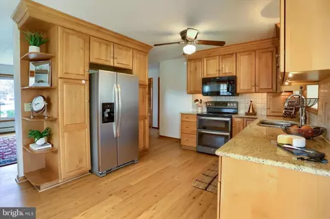 464 Cedar Ave, Hershey, PA 17033 photo 8