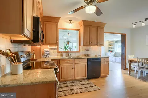 464 Cedar Ave, Hershey, PA 17033 photo 7