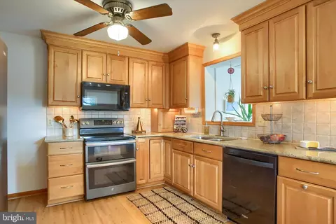 464 Cedar Ave, Hershey, PA 17033 photo 6