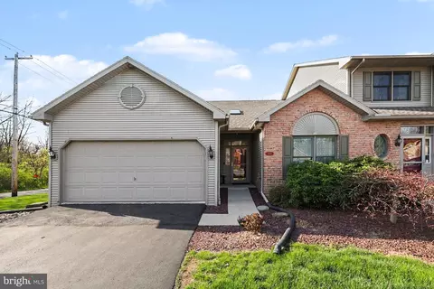 6401 Whisper Wood Ln, Harrisburg, PA 17112