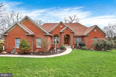 4755 Maple Shade Dr, Harrisburg, PA 17110