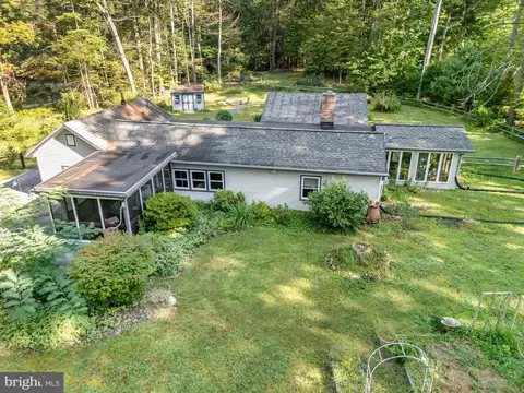 1649 Mountain Rd, Harrisburg, PA 17112