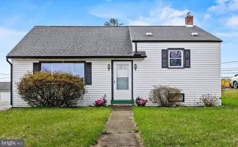 5209 Crestwood Dr, Harrisburg, PA 17109