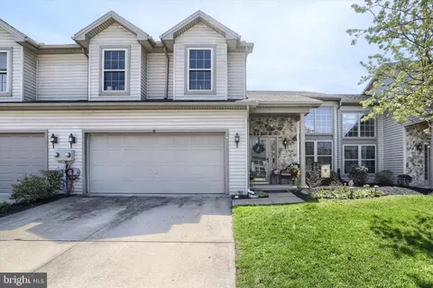 12 Edgewater Dr, Middletown, PA 17057