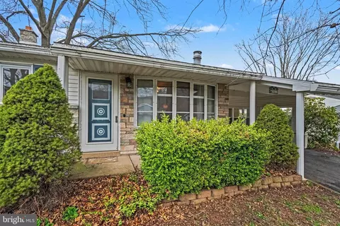 907 Meadow Ln, Millersburg, PA 17061
