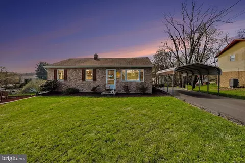 7833 Dewey Dr, Harrisburg, PA 17112