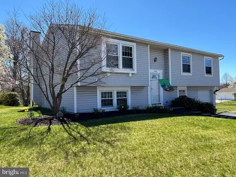 5566 Banbridge Dr, Harrisburg, PA 17112
