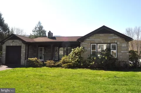 926 State St, Millersburg, PA 17061