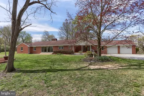 96 Schoolhouse Rd, Middletown, PA 17057