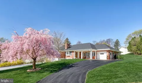 611 Garden Dr, Harrisburg, PA 17111