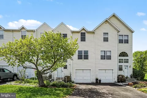 2020 Daybreak Cir, Harrisburg, PA 17110