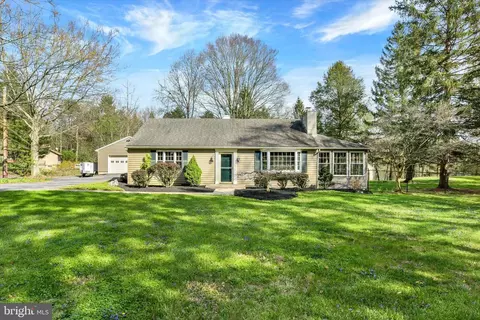 1633 Mountain Rd, Harrisburg, PA 17112