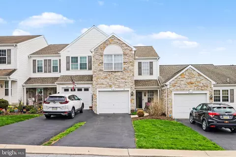 652 Springhouse Ln, Hummelstown, PA 17036