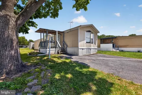 17 Caravan Ct, Middletown, PA 17057