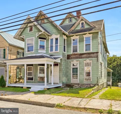 304-306 E Market St, Williamstown, PA 17098