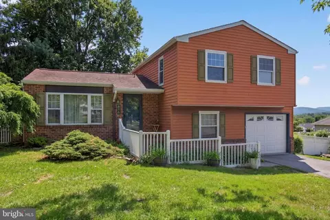 826 Lark Dr, Harrisburg, PA 17111