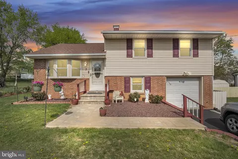 3 Judy Ln, Harrisburg, PA 17112