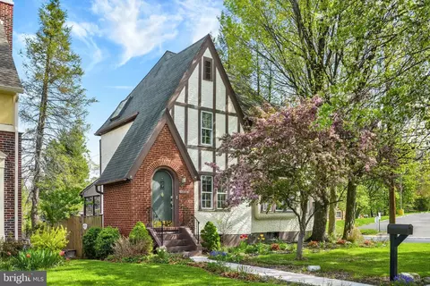 3948 Brisban St, Harrisburg, PA 17111