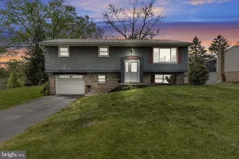 832 Stoney Creek Dr, Dauphin, PA 17018