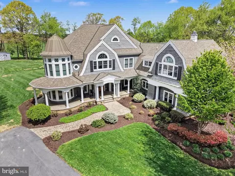 710 Longview Dr, Middletown, PA 17057