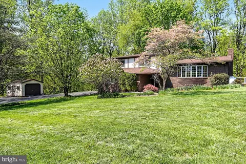 5900 Ivy Ln, Harrisburg, PA 17111
