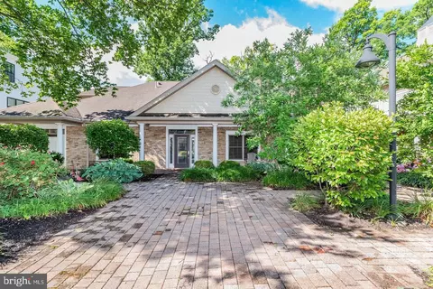 107 High Pointe Dr, Hummelstown, PA 17036