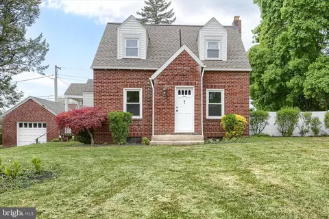 1 Oakmont Rd, Harrisburg, PA 17109