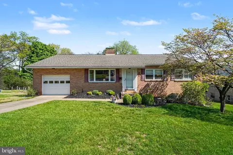 3870 Dawn Mar St, Harrisburg, PA 17111