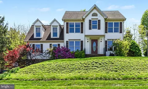 1242 Jill Dr, Hummelstown, PA 17036